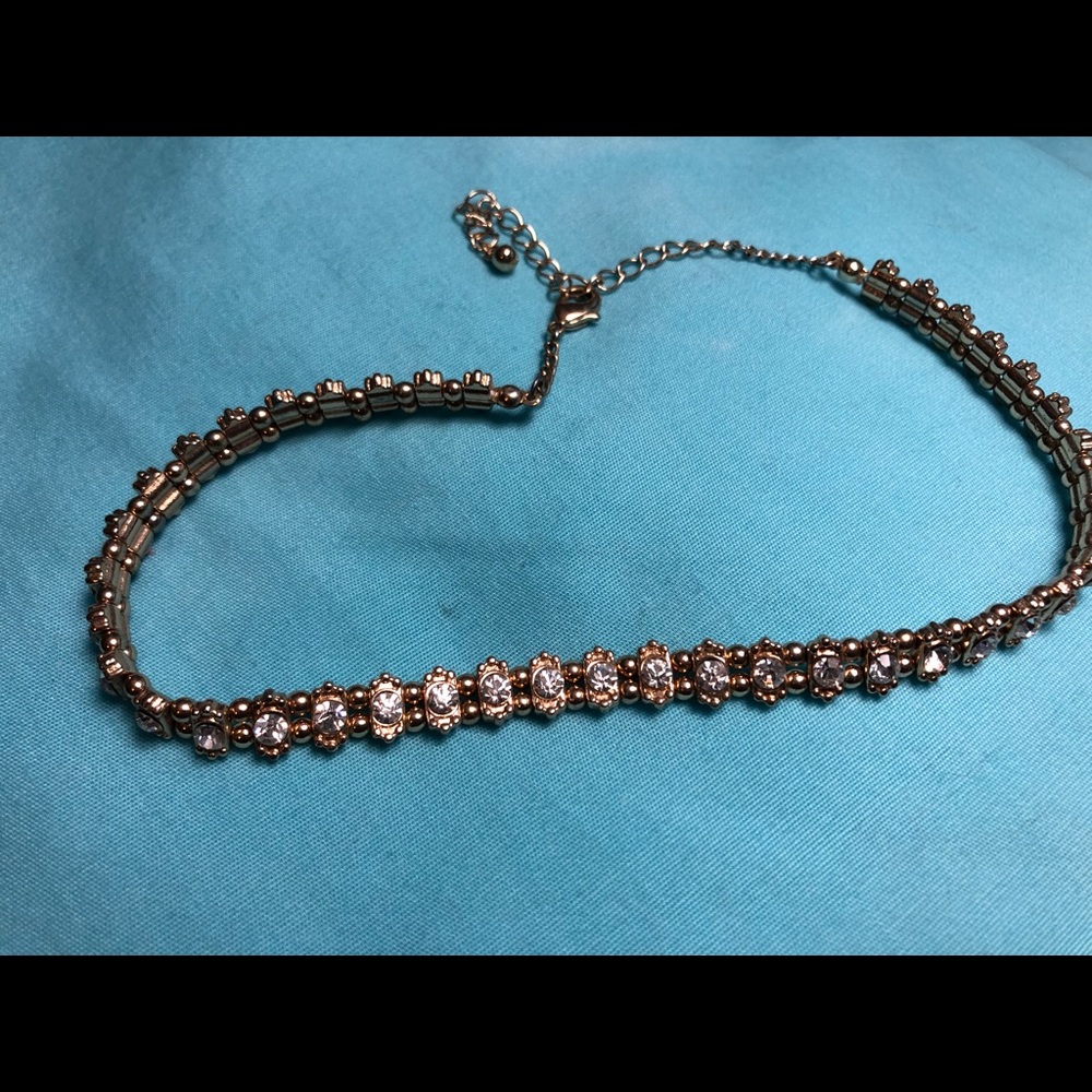 Gold chocker